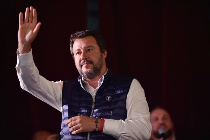 Salvini: "A Napoli per stringere la mano a chi ha arrestato Del Re"