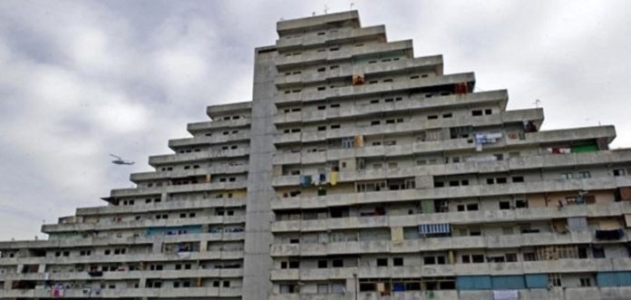 Scampia, notificati ordini sgombero ad abitanti delle Vele