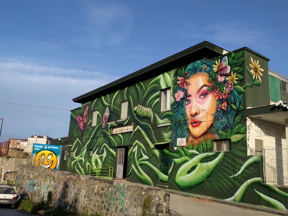 Ponticelli: la stazione della Circumvesuviana è “invasa” dalla street art