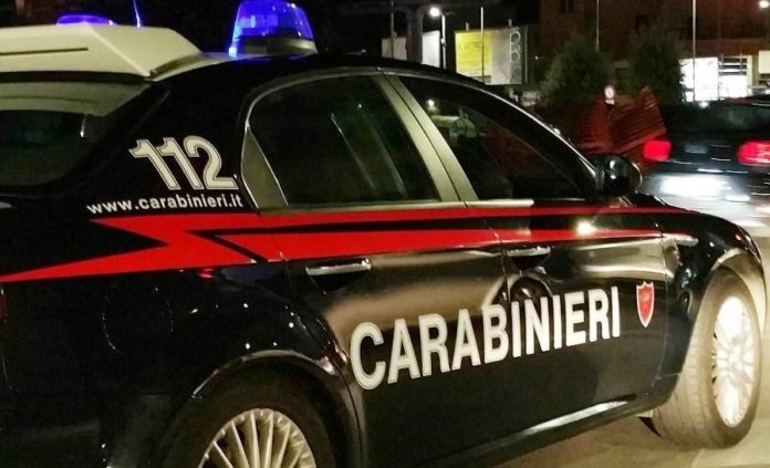 Quarto, rapina con sparatoria in un centro scommesse: un ferito