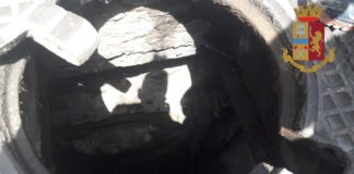 Cronaca di Napoli: la polizia ha trovato due pistole Beretta e un buco che dà accesso alle fogne a Forcella (base operativa della banda).