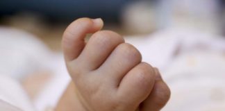 Turista danese va in travaglio a Napoli, bimba nasce prematura e pesa un chilo
