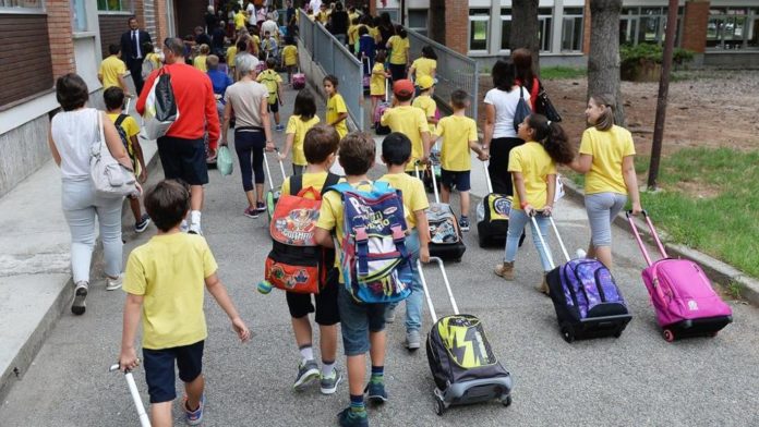 Fuorigrotta e Bagnoli: percettori del reddito di cittadinanza per la sicurezza dell'accesso agli istituti scolastici