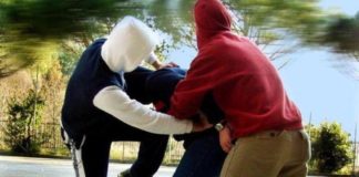 Baby gang picchiò 19enne con caschi e cinture: nove arresti a Brusciano
