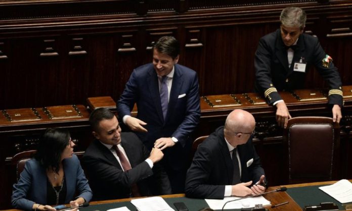 Taglio dei parlamentari: dalla prossima legislatura ci saranno 400 deputati e 200 senatori