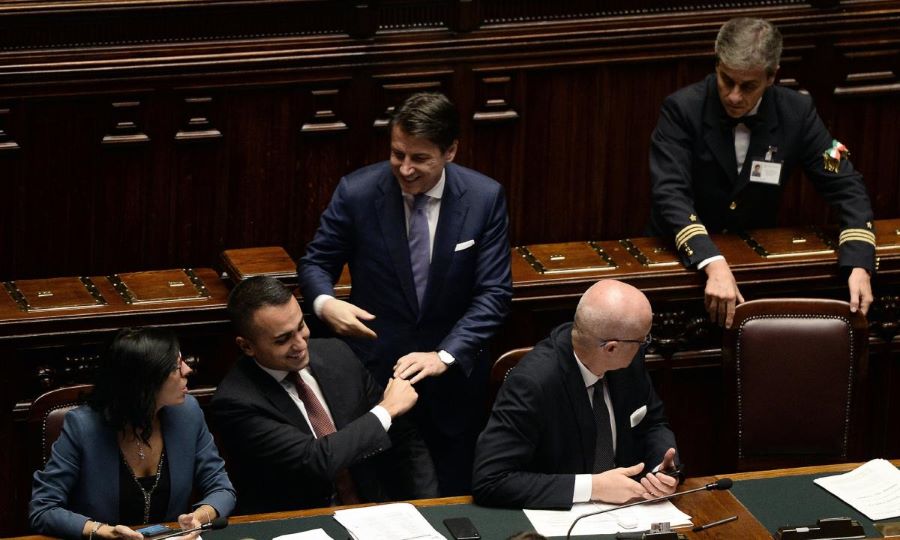 Taglio dei parlamentari: dalla prossima legislatura ci saranno 400 deputati e 200 senatori