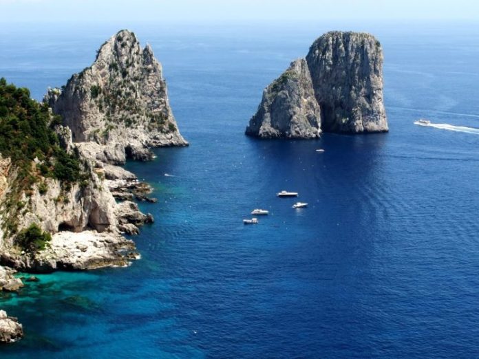 Capri, identificato corpo in mare: lavorava con Sorrentino