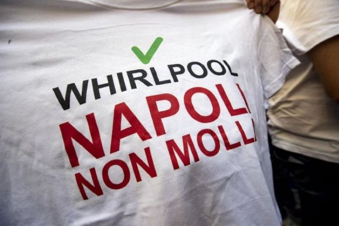 Whirlpool: nuova società con Invitalia ultima carta per lo stabilimento di Napoli?