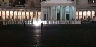 Calcio Napoli, striscioni di protesta degli ultras in città: diserta lo stadio