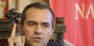 Scontro metro Napoli, de Magistris: "La città è tagliata in due"