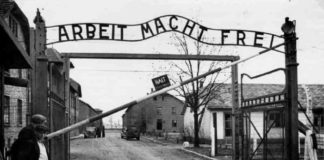 Graffiti antisemiti trovati nelle baracche del campo di sterminio nazista di Auschwitz-Birkenau