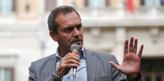 Luigi De Magistris: “Rifiuti e trasporti? C'è qualcosa sotto”