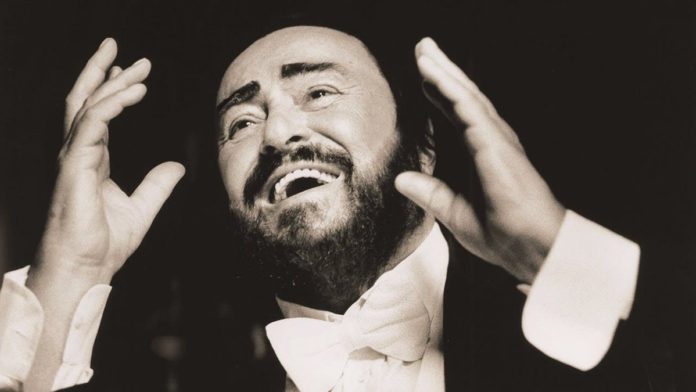 "Pavarotti" su Rai 1: la guida dei film stasera in tv venerdì 24 aprile