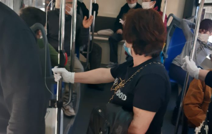 Autista ANM aggredito da giovani che fumavano senza mascherina sul bus