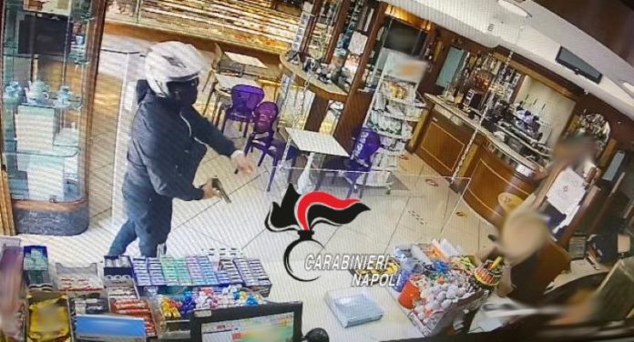 Marianella, arrestato 48enne che aveva rapinato una pasticceria: IL NOME