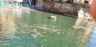 Posillipo, chiazze marroni nelle acque: individuati gli scarichi abusivi