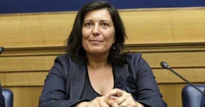 Valeria Ciarambino riceve lettere anonime con proiettili