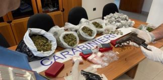 Rione Traiano: trovati in un container cinque chili di marijuana e due pistole