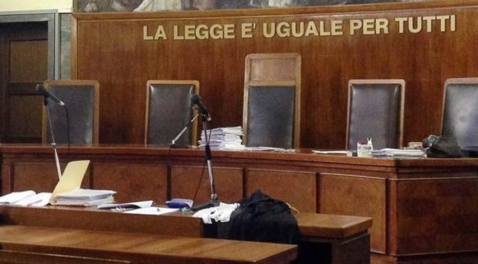 Stralciato il debito di un padre separato: riconosciuta infedeltà finanziaria coniugale