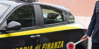 Droga, traffico internazionale sgominato a Napoli