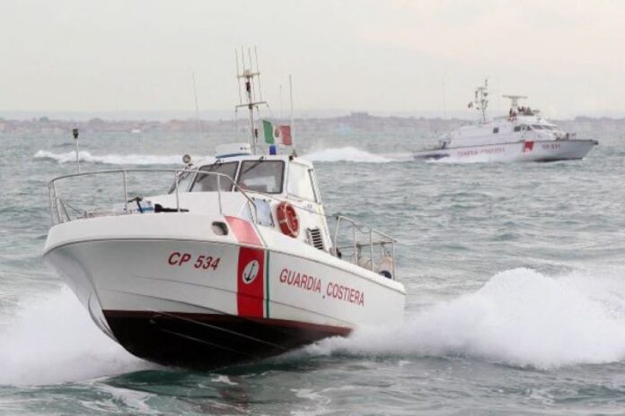 Napoli: nave da carico detenuta nel porto dalla Guardia Costiera