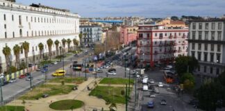 Tragedia in piazza Carlo III, il 21enne è disperato: “Non ho visto le due ragazze”