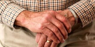Nocera Inferiore, 83enne aggredito in strada: è in ospedale