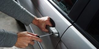 Vomero: tentano di rubare un'auto. Denunciati quattro uomini