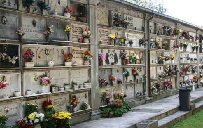 Comune di Napoli: chiusura dei cimiteri ad agosto 2024