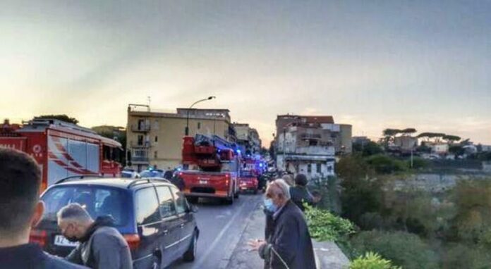 Napoli, suicidio al ponte di San Rocco: 71enne scende dall’auto e si lancia nel vuoto