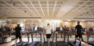 Riaperture, la roadmap per coprifuoco, wedding e sport