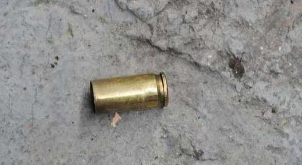 Capodimonte, sparatoria in strada: 3 feriti a colpi pistola