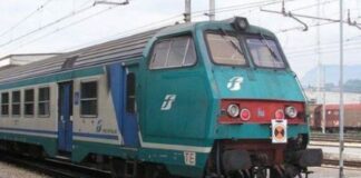 Linea 2 metropolitana di Napoli, mattinata di disagi: 13 treni cancellati