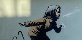 Banksy, murale sulla pandemia da Covid 19: anziana fa “Aachoo” e perde la dentiera