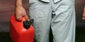 Villaricca, minaccia di darsi fuoco: lancia benzina contro un Carabiniere