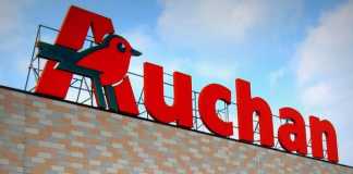 Mugnano: protesta dei lavoratori ex Auchan davanti al centro commerciale