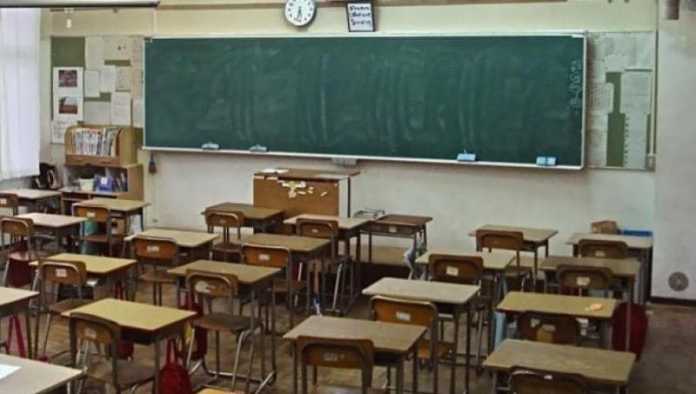 Scuole in Campania, nessuna ordinanza di De Luca: la parola passa a prefetti e sindaci