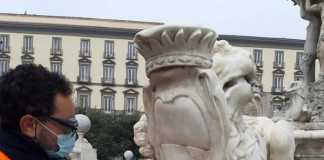 Piazza Municipio: rimossi i graffiti dalla Fontana del Nettuno