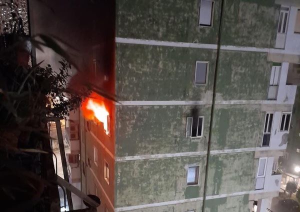 Tragedia a Fuorigrotta, incendio in un appartamento: morti due anziani