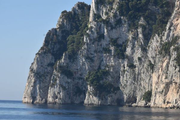 Federalberghi Capri: “Dopo lo scempio dei Faraglioni rilanciare candidatura a Patrimonio Unesco”