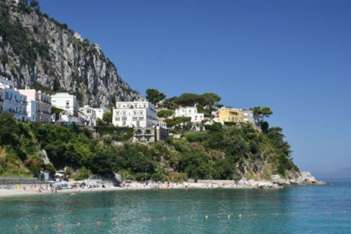 Covid 19 in Campania: al via le vaccinazioni di massa a Capri, Procida e Ischia