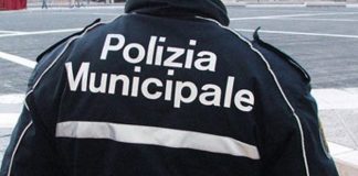 Via Toledo, bimbo 2 anni colto da malore: soccorso da vigili