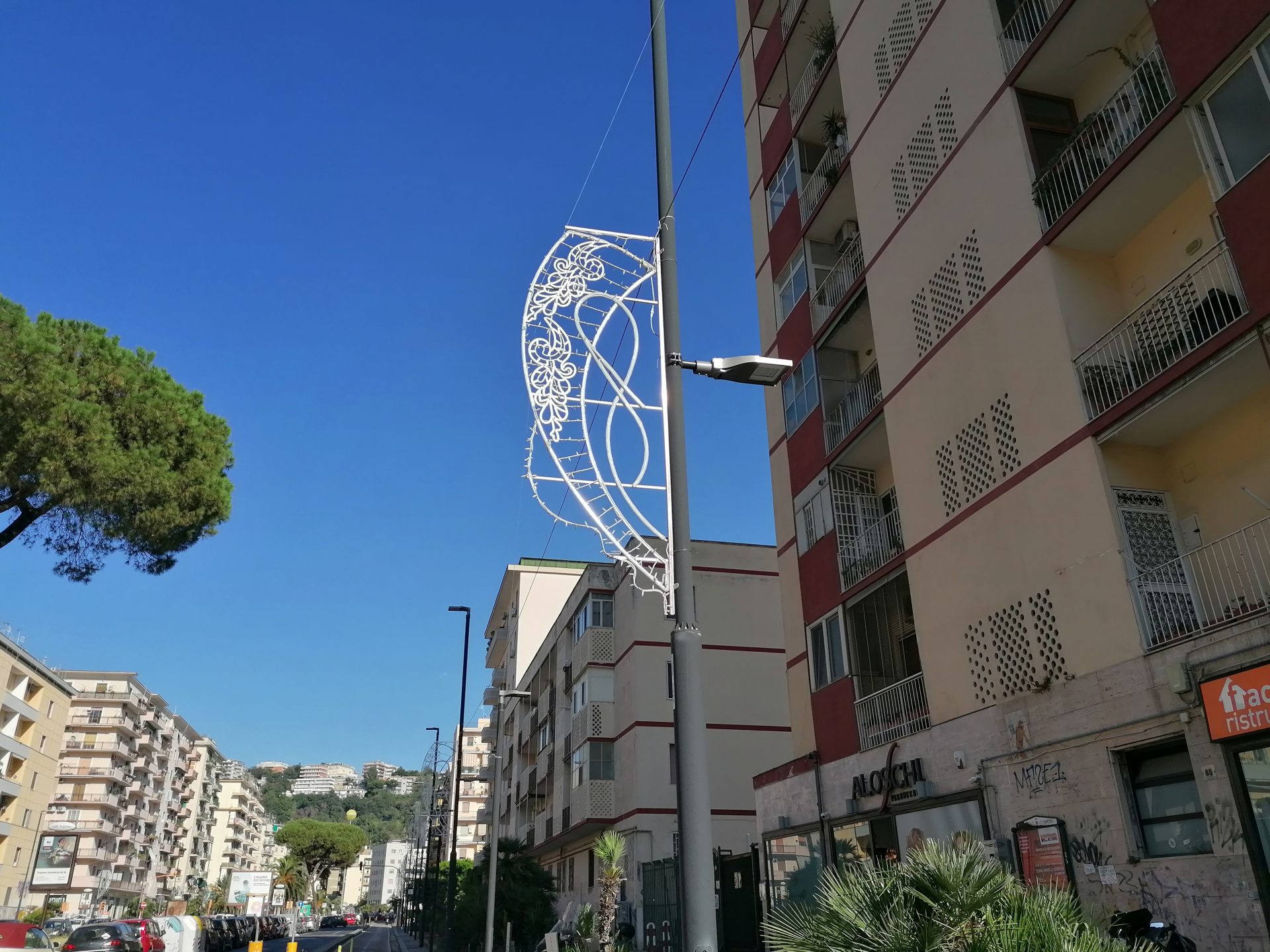 Natale a Napoli: via libera a installazione delle luminarie