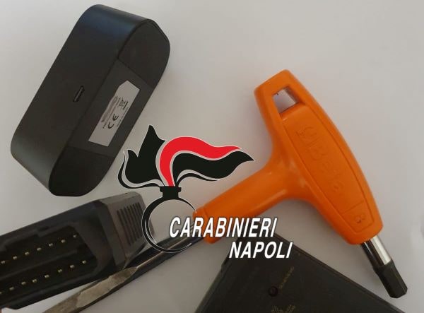 Colli Aminei, Carabinieri arrestano tre ladri: stavano rubando un’auto