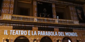 Emozioni e brindisi al San Ferdinando per il ritorno a teatro