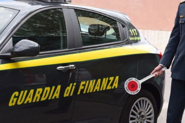 Mercato San Severino, oltre un kg di cocaina nel sedile dell’auto: due arresti