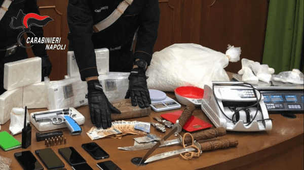 Napoli e Provincia, duro colpo allo spaccio di droga: tre arresti e sequestro di 10 kg di cocaina