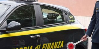 Napoli, frode fiscale nel commercio della plastica: GdF sequestra 15 milioni di euro