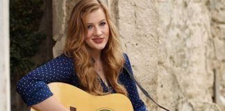 Your voice inside my head: Nicole Kazmerski canta l’amore per la mamma (VIDEO)