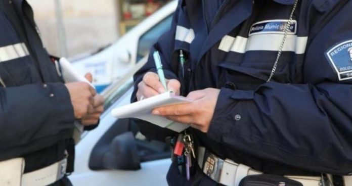 Bus turistici e scolastici controllati a Napoli: sequestri e sanzioni